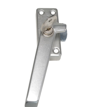 Maatwerk Aluminium Autobench Schuin 2-Vaks met matten en spijlen in de achterwand