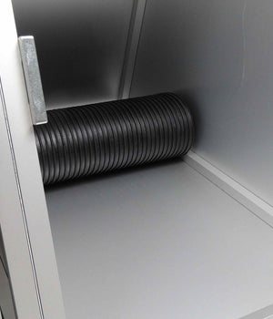 Maatwerk Aluminium Autobench Schuin 2-Vaks met matten en spijlen in de achterwand