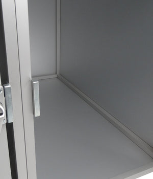 Maatwerk Aluminium Autobench Rechte 2-Vaks met matten en spijlen in de achterwand